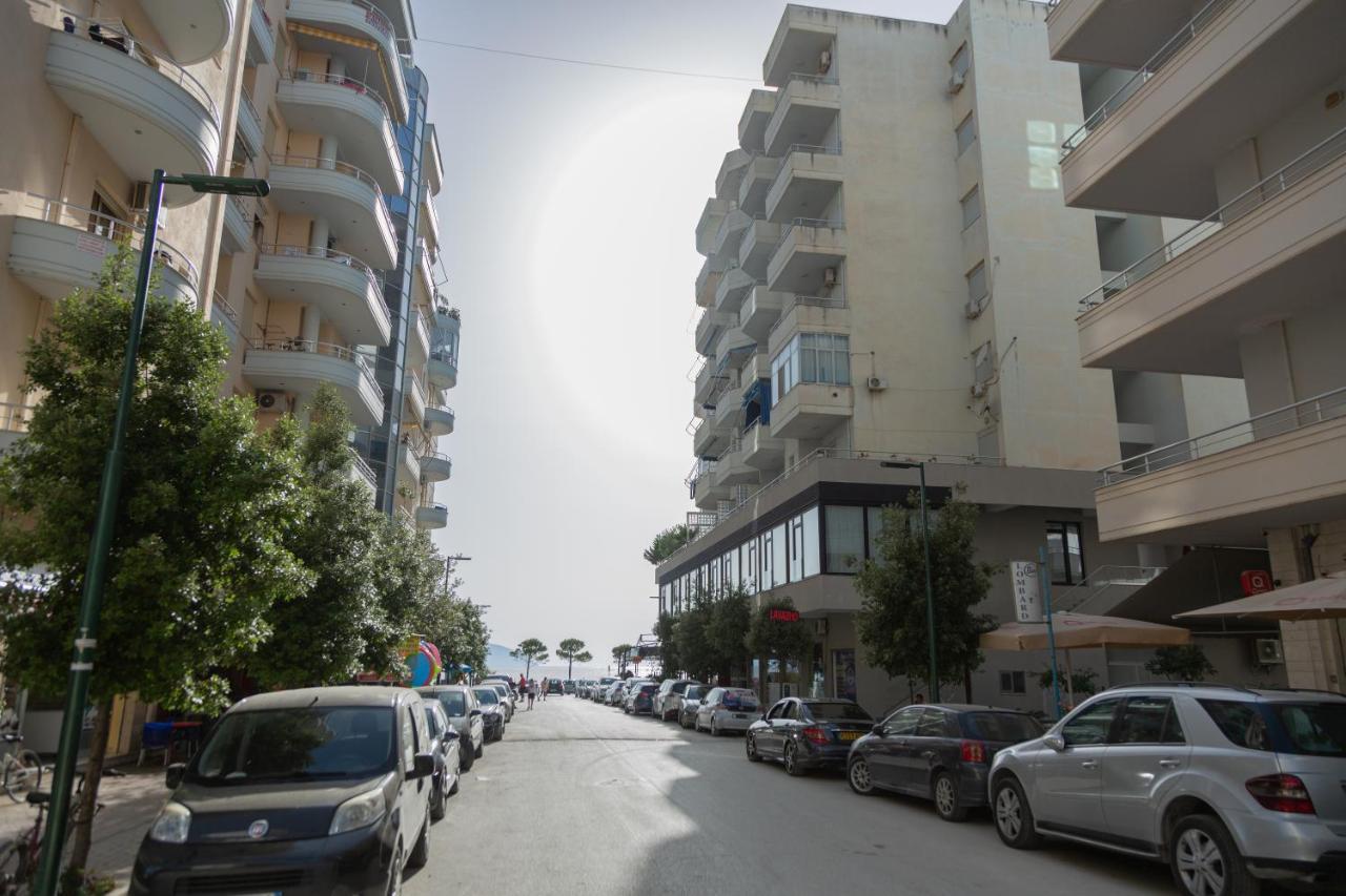 Gloria'S Apartment Lungomare Vlore Exterior photo